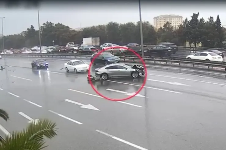 Bakıda yağışlı havalarda baş verən dəhşətli qəzaların GÖRÜNTÜLƏRİ 