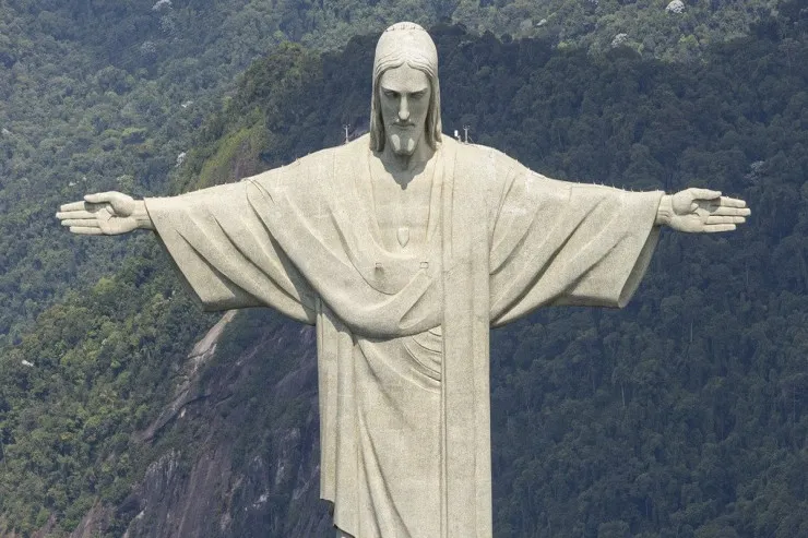 İsa Məsih  heykəlini ötdü: Braziliyada 54 metrlik Məryəm Ana  abidəsi