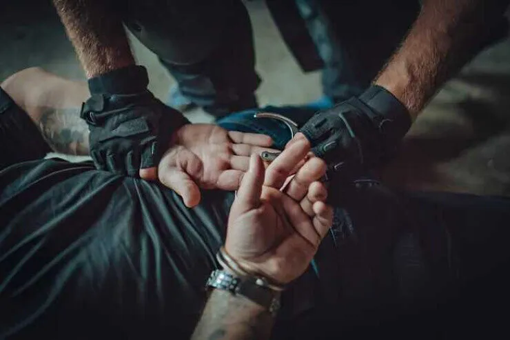 Azərbaycanlı "qanuni oğru" dəstəsi ilə  birgə ələ keçirildi: həmyerlilərimizə "qan uddururdu" 