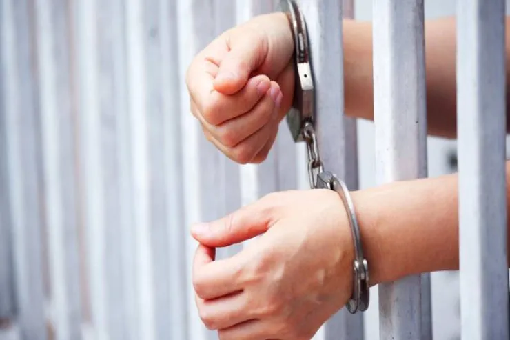 Azərbaycanlı öz xahişi ilə  həbs olundu - Görünməmiş OLAY 