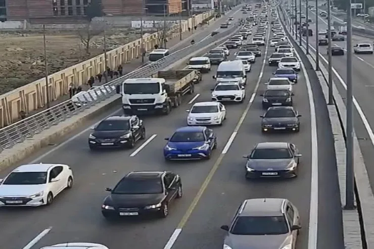Bakıda bu yollarda sıxlıq var - SİYAHI 