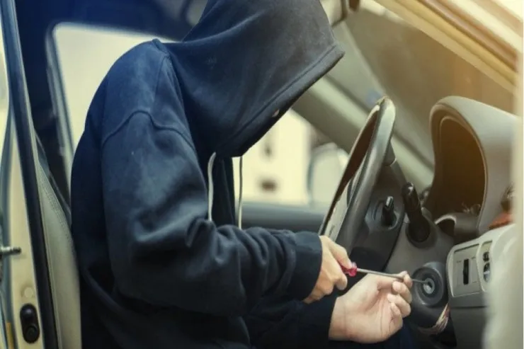 Bakıda polis maşın qaçıranları   saxladı