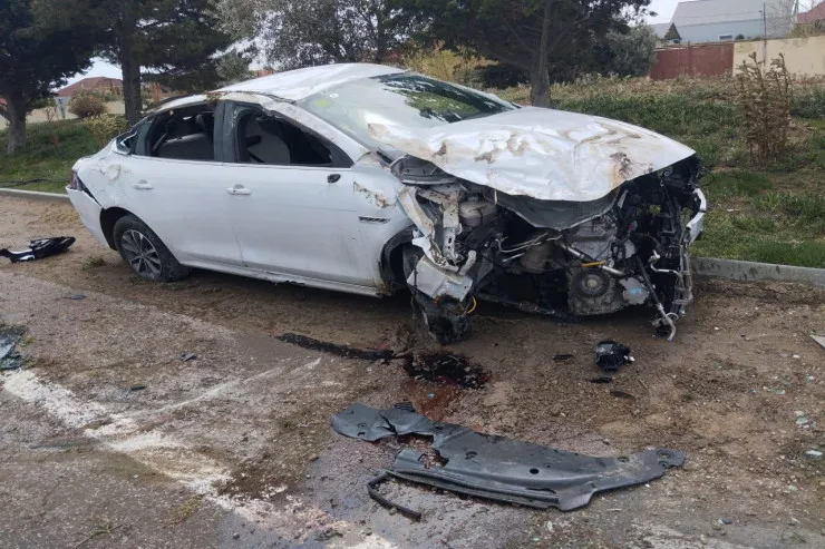 BYD-ni "moyka"dan  qaçırıb qəza törətdi 