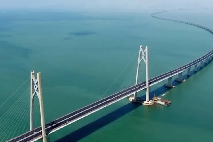 Sükan arxasında iki saat:  Dünyanın ən uzun körpüsü  haradadır?
