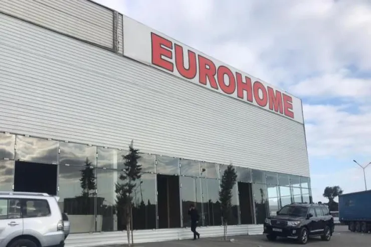 "Eurohome"da  sahibkarlar arasında işçi üstündə DAVA 