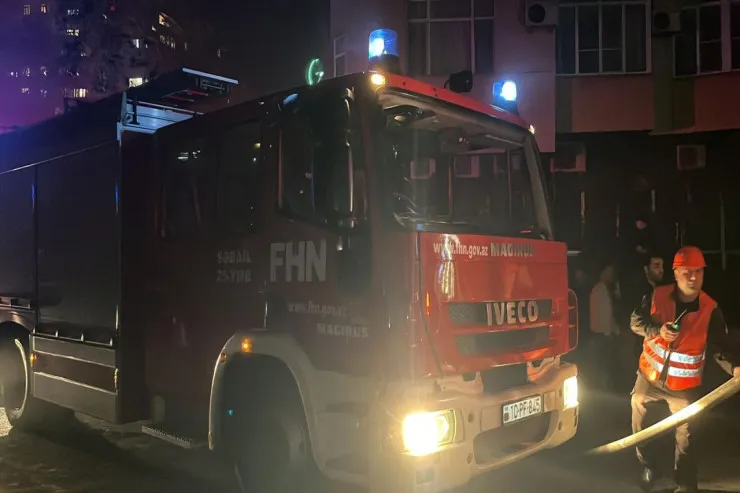 Bakıda yaşayış binasında YANĞIN  söndürüldü - YENİLƏNİB-1 
