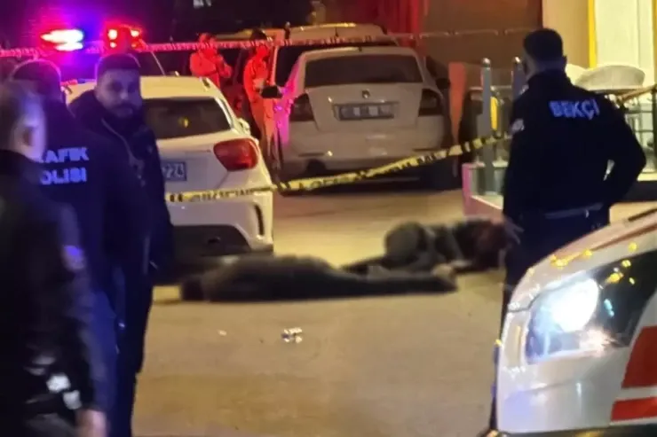 Gecəyarısı oteldə DƏHŞƏT:  Vəkil ata və oğlunu  öldürdü