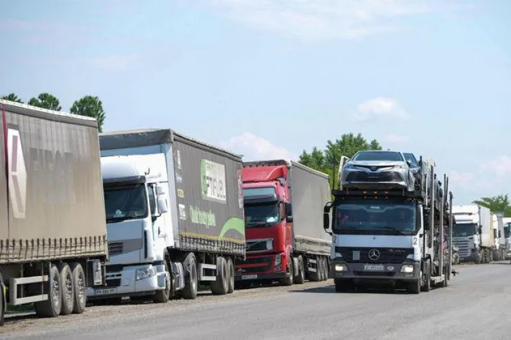 Gürcüstan 20 gündən çoxdur  Azərbaycan maşınlarını buraxmır 