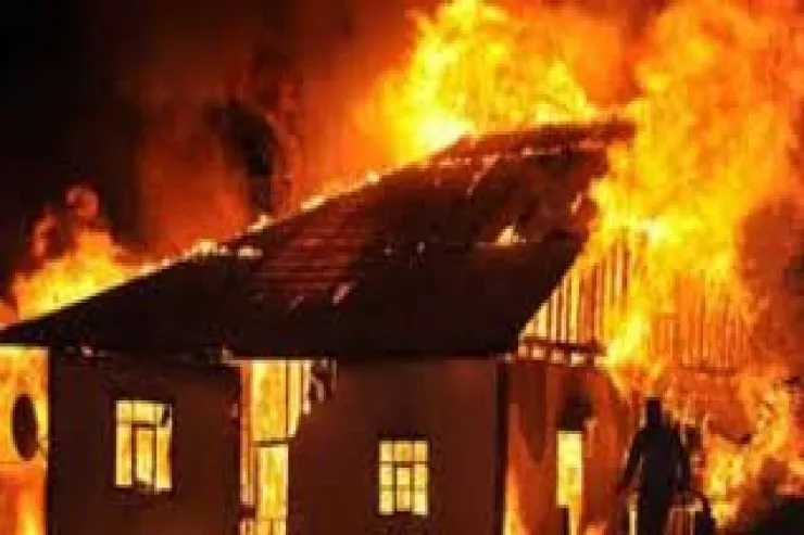 Daşkəsəndə ev yandı, xəsarət alan var 