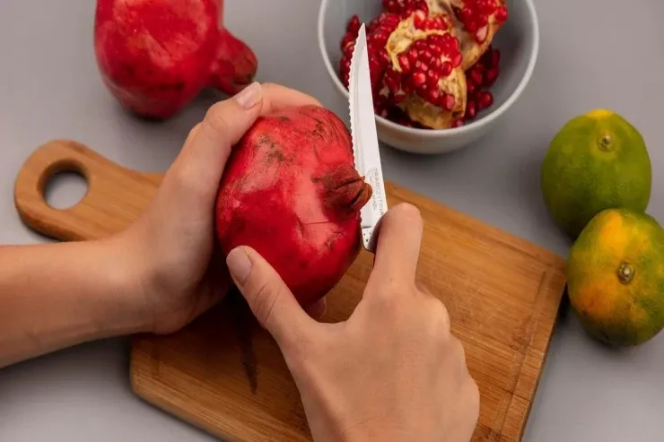 Şirəsini sıçratmadan narı dənələməyin  asan yolu - Qaşıqla 1 dəqiqəyə 