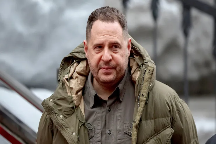 Zelenskinin Ofisinin sabiq rəhbəri cəbhəyə yollandı 