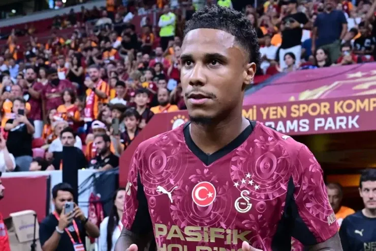 “Qalatasaray”ın seneqallı oyunçusu Dubayda türk gözəli ilə  yaxalandı 