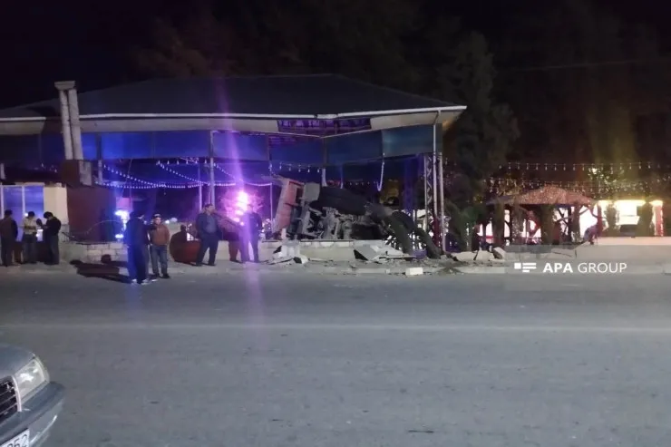 Ağdamda "KamAZ" qəzadan sonra restoranda aşdı -VİDEO