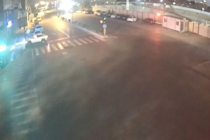 Bakıda sərxoş sürücü  "Changan"la işıqforu vurub qırdı - HADİSƏ ANI