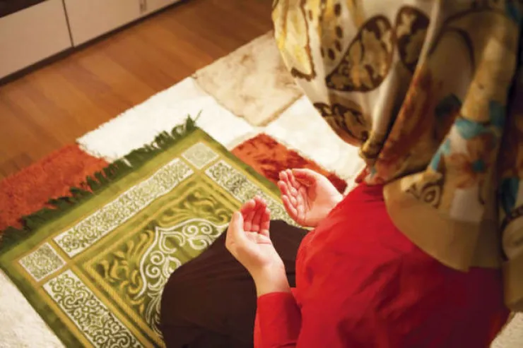 Arvadını namaz üstündə öldürənə  AĞIR CƏZA: bişirdiyi yeməkləri saxladığı qadınlara  aparırmış...