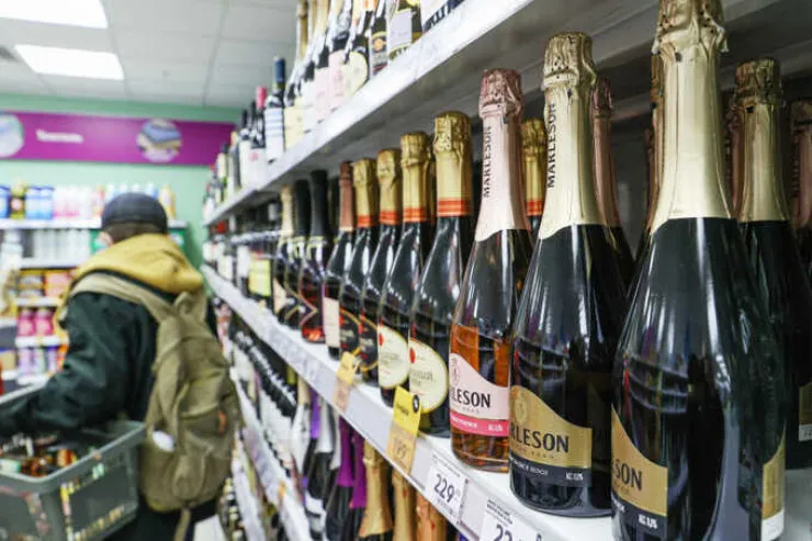 Rusiyada əksəriyyət məcburi ayıq  olmalıdır, alkoqol 21 yaşdan yuxarı olanlara satılacaq