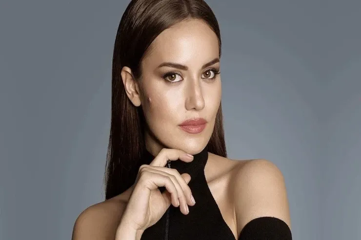 Fahriye Evcen sərvətini artırdı:  Bir reklamdan  800 min dollar   qazanacaq