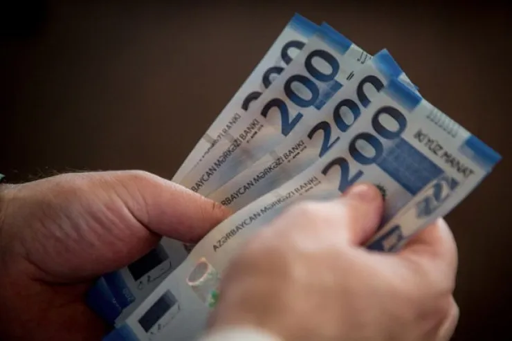 Orta aylıq əməkhaqqı 1400 manatı ötəcək 