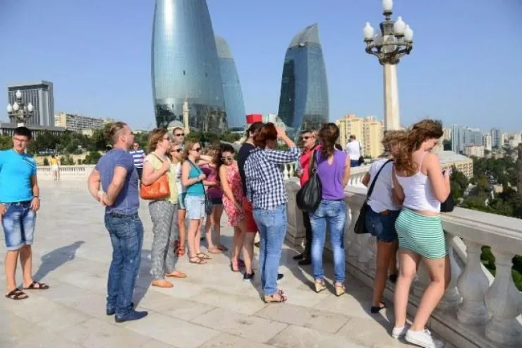 Azərbaycanda ən çox hansı turistlər  pul xərcləyir?