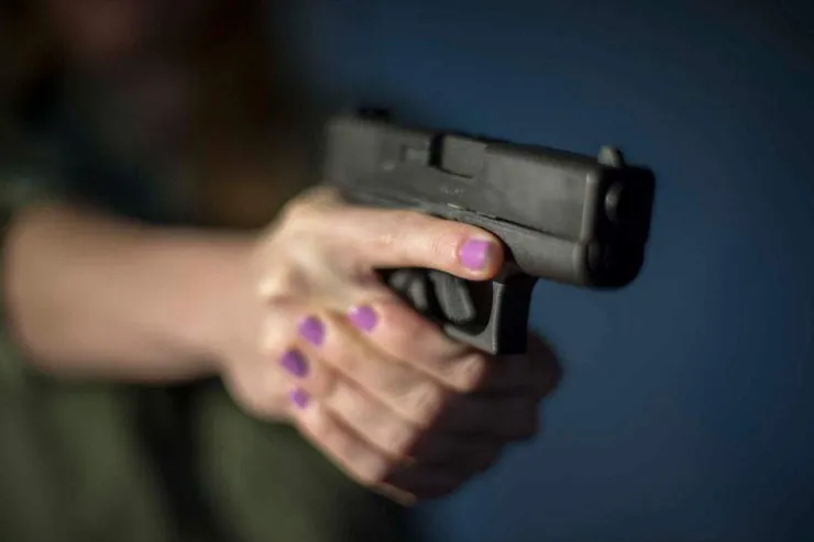 Qadın övladlarını və xərçəng xəstəsi olan ərini güllələyib intihar etdi 