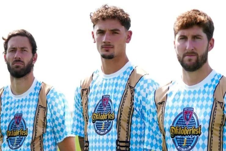 Futbol klubunun oyun üçün "pivə forması"  