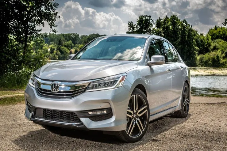 650 min kilometrdən çox  sürülə bilən 12 işlənmiş avtomobil