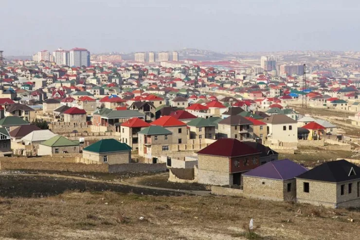 Tezbazar  tikilən evləri su basır  - "Hər şeyi qurumların boynuna qoymaq olmaz"