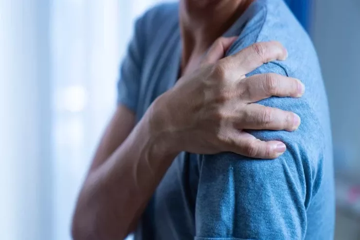 Çiyin ağrısı  təhlükəli xəstəliyin XƏBƏRÇİSİ  ola bilər