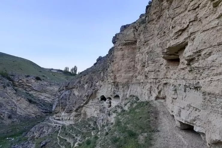 Daşkəsəndə qayalıqdan meyit  tapıldı