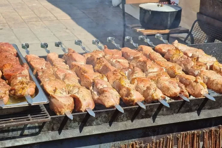 Yumşaq kabab üçün marinad - Ət 2 saata necə yumşalır,  niyə kivi sirkədən  daha yaxşıdır?