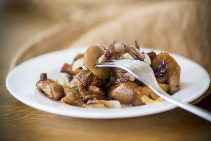 Şirvanda restoranda 6 nəfər göbələkdən  zəhərləndi