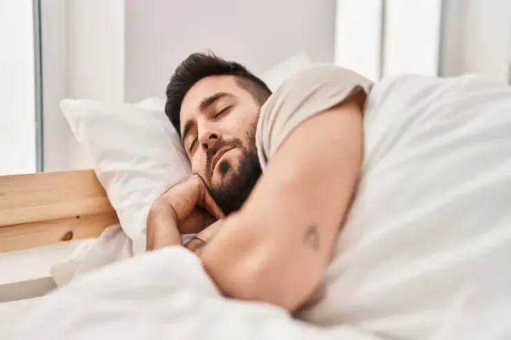 Çarpayının hansı tərəfində  yatmalıyıq: Sol, yoxsa sağ? 