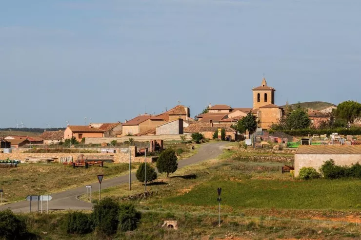 Bu ölkədə kənddə məskunlaşıb  pulsuz ev almağın  yolu