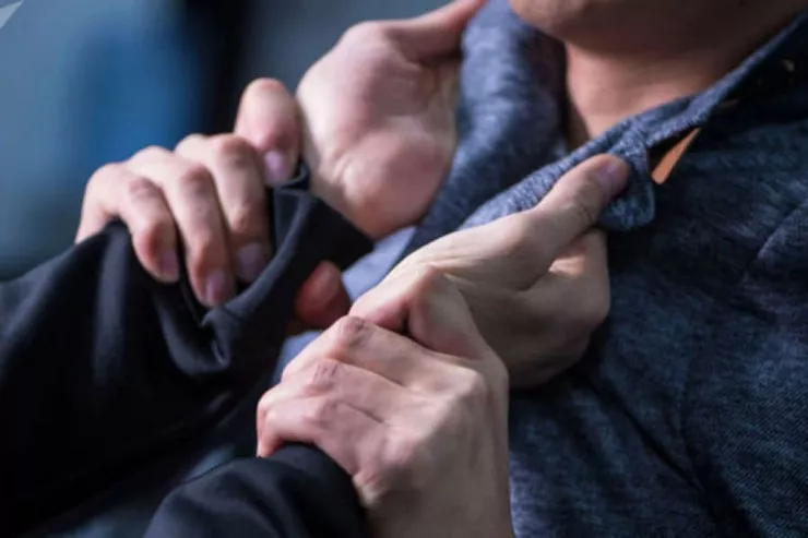 Bakıda marketdə   müştərilən növbə DAVASI:  burnunu sındırdı