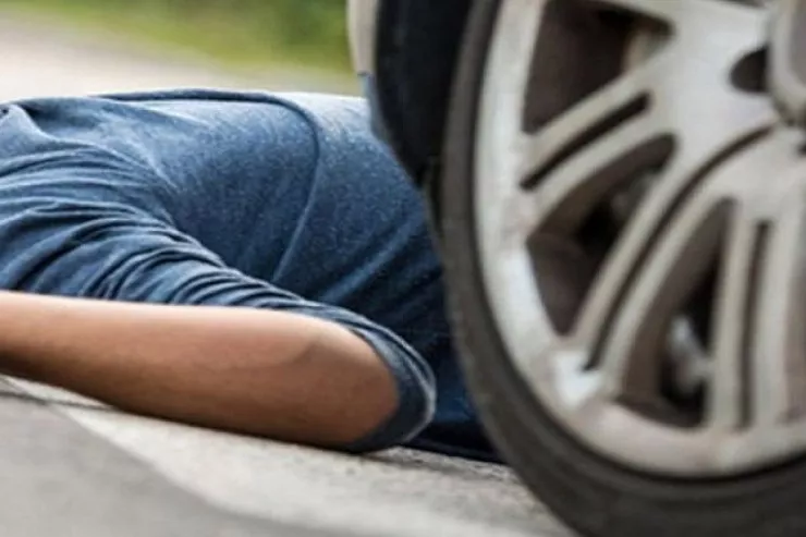 Gəncədə avtomobil yeniyetməni  vurdu