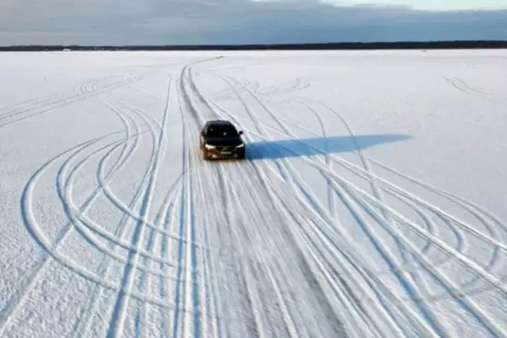 Bu yolda təhlükəsizlik kəməri  taxmaq qadağandır