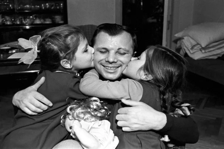 Qaqarinin varisləri  - İlk kosmonavtın qızlarının başına nə gəlib? 