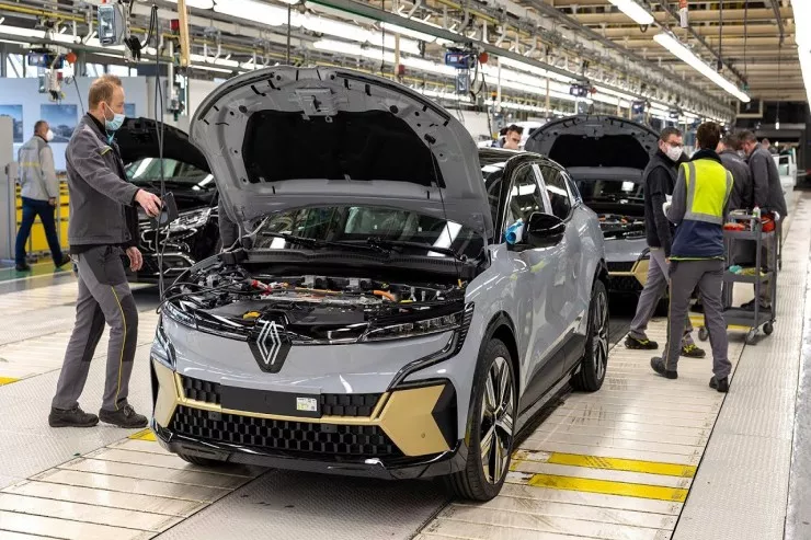 "Renault" 2400 nəfəri  işdən çıxarır