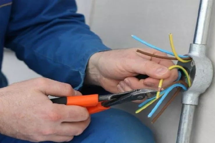 Şəmkirdə kişini cərəyan vurub öldürdü 