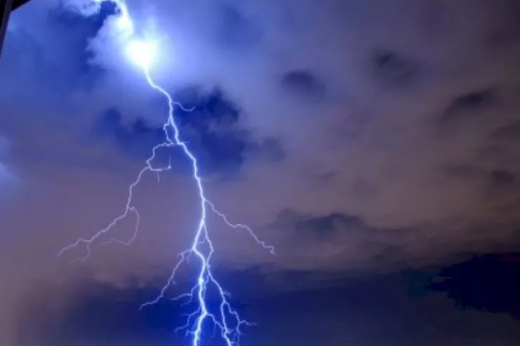 Türkiyədə məktəbdə iki şagirdi ildırım vurub öldürdü 