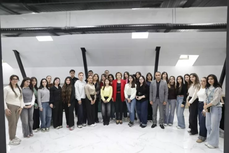 BDU-da “Danışır təcrübə”  layihəsinin növbəti qonağı “APA Media Group”un baş direktoru Vüsalə Mahirqızı olub