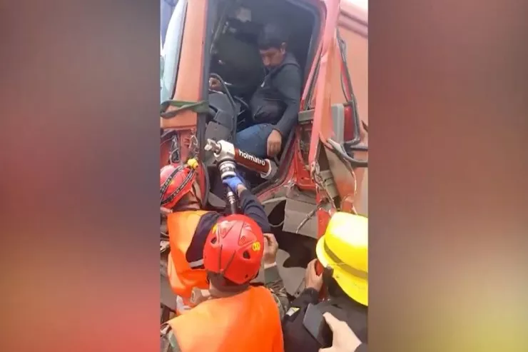 Ağsuda iki “Shacman” toqquşdu - VİDEO 