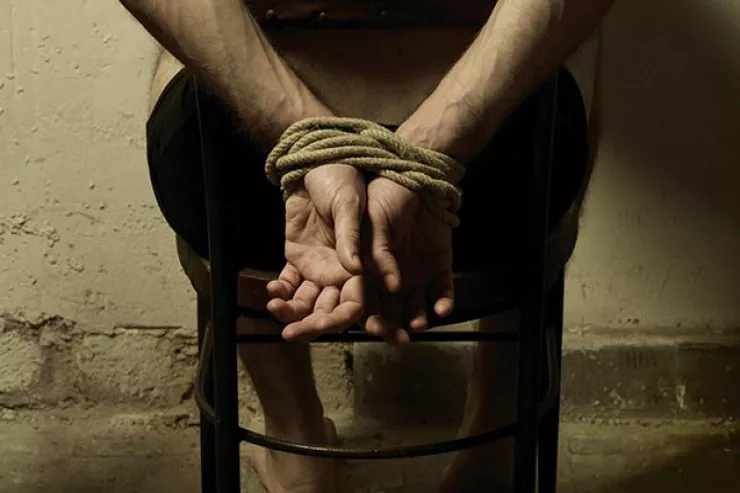 Yeniyetmənin əl-qolunu bağlayıb  tualetdə işgəncə verdilər - Xaçmazda DƏHŞƏT 