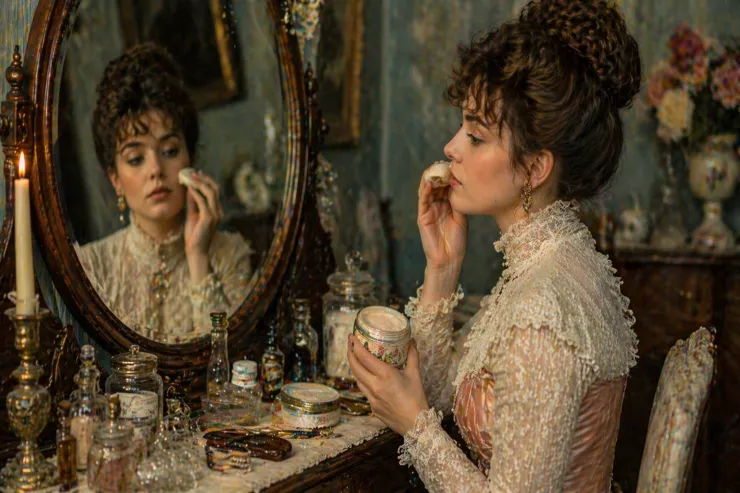 XIX əsrdə qadınların gözəllik üçün  istifadə etdiyi təhlükəli üsullar 