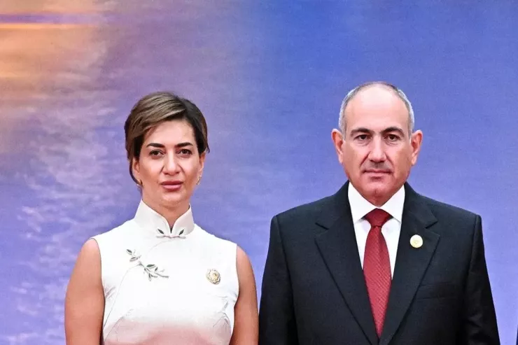 Paşinyan Anna Akopyanla barışır