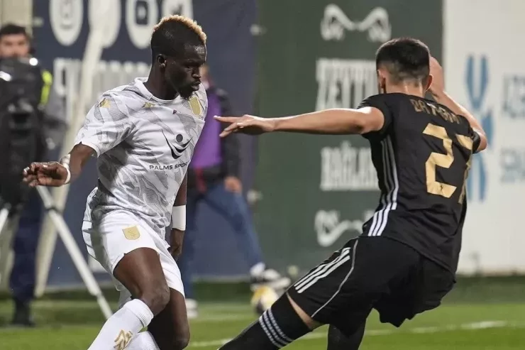 “Qarabağ” “Neftçi”ni darmadağın  etdi