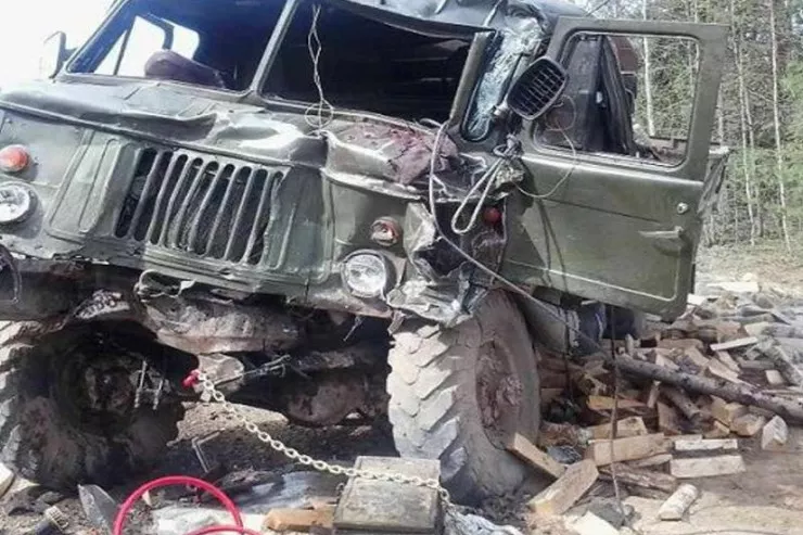 Lerikdə yük maşını dərəyə  aşdı: ölən var 