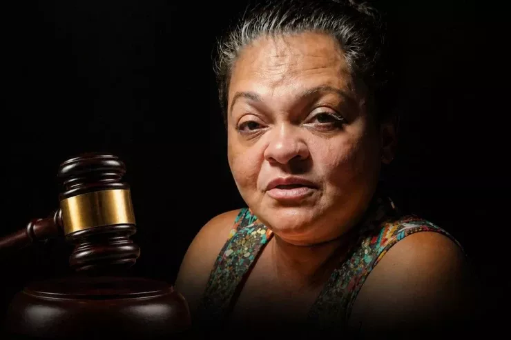 Qızını zorlayan kişini öldürüb  cinsiyyət orqanını kəsən ana bəraət aldı 