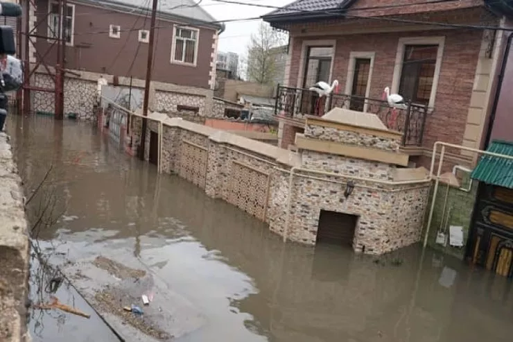 "Bilirdik, Dövlətimiz bizi köməksiz qoymaz "- Keşlədə yağışdan zərər çəkən sakinlər danışdı-VİDEO 