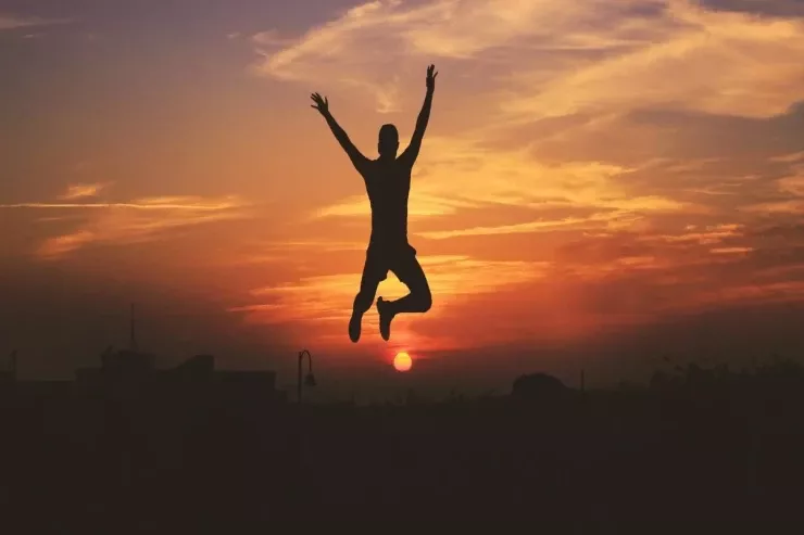 İnsanlar hansı yaşda ən xoşbəxt  və ən sağlam  olurlar? Dəqiq rəqəm AÇIQLANDI 